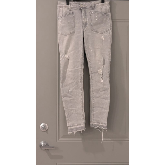 We The Free Denim - Women's We The Free Gray Distressed Skinny Jeans with Paint Splatter, Size 31